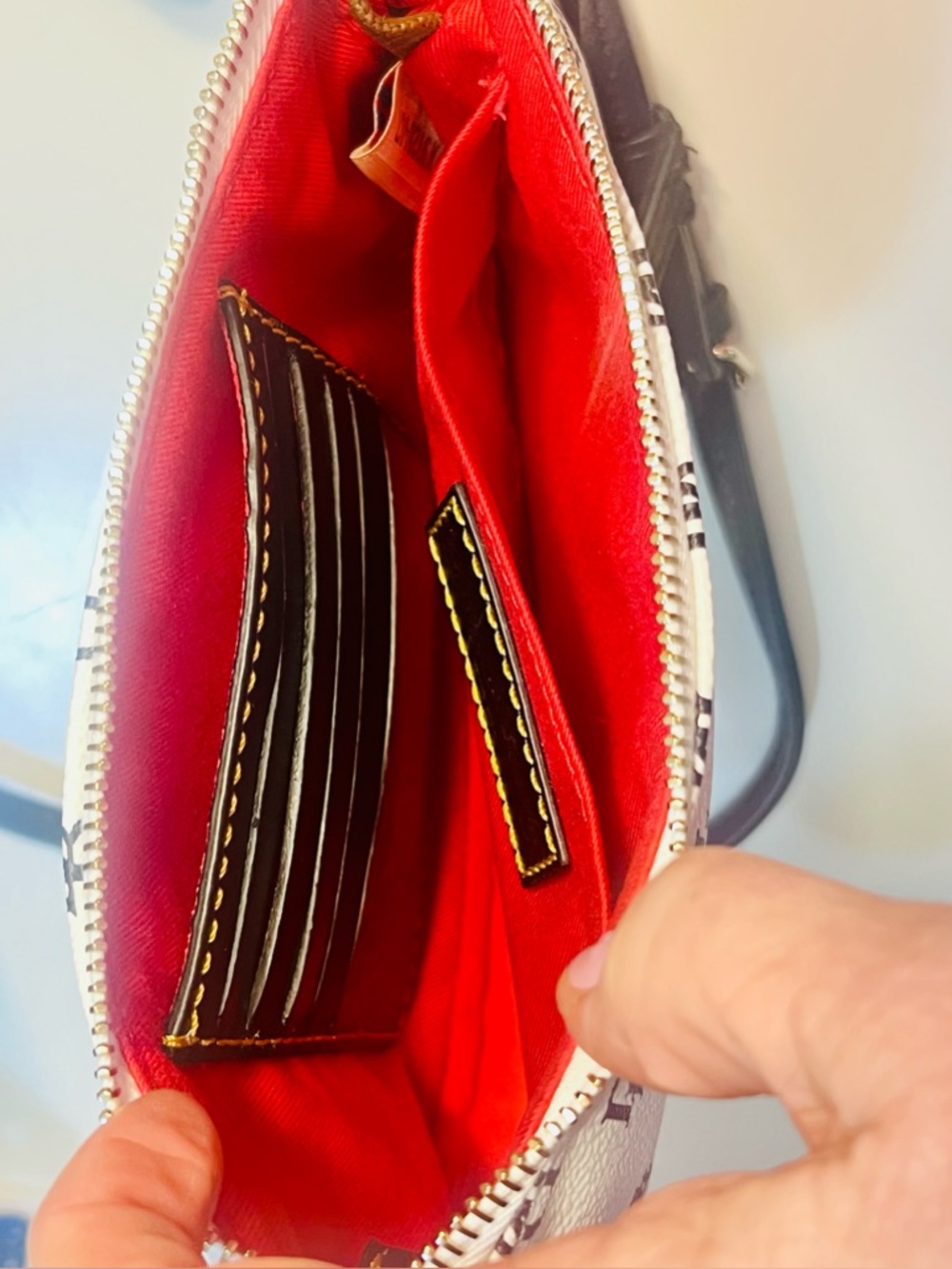 FINAL PRICE!!Dooney & Bourke White and Navy Signature Crossbody Bag - Picture 10 of 13